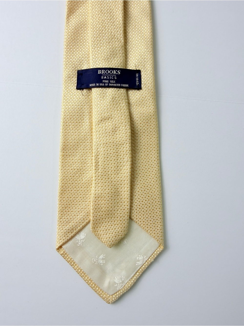 Brooks Brothers Basics 100% Silk Tie Light Yellow Textured Mens Neck Tie USA